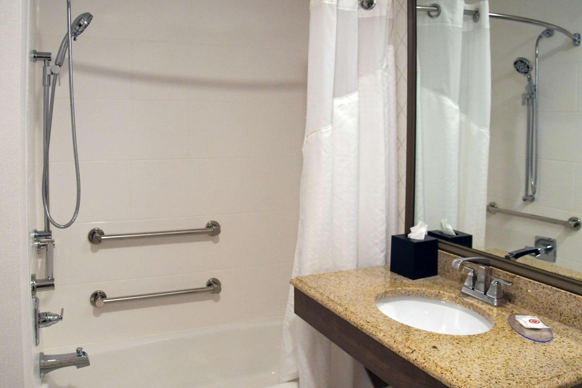 Comfort Inn & Suites Nw Milwaukee Germantown Ngoại thất bức ảnh