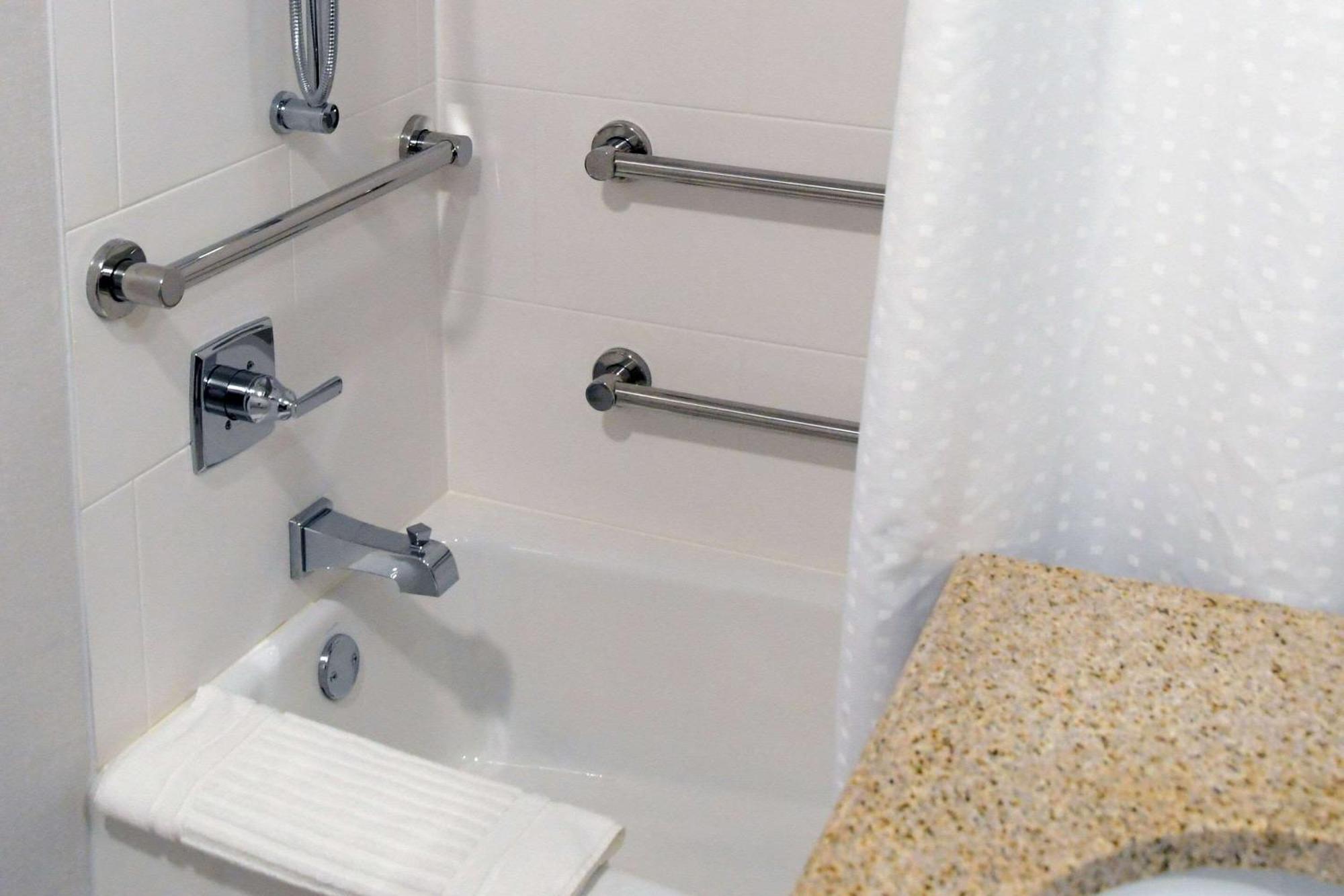 Comfort Inn & Suites Nw Milwaukee Germantown Ngoại thất bức ảnh