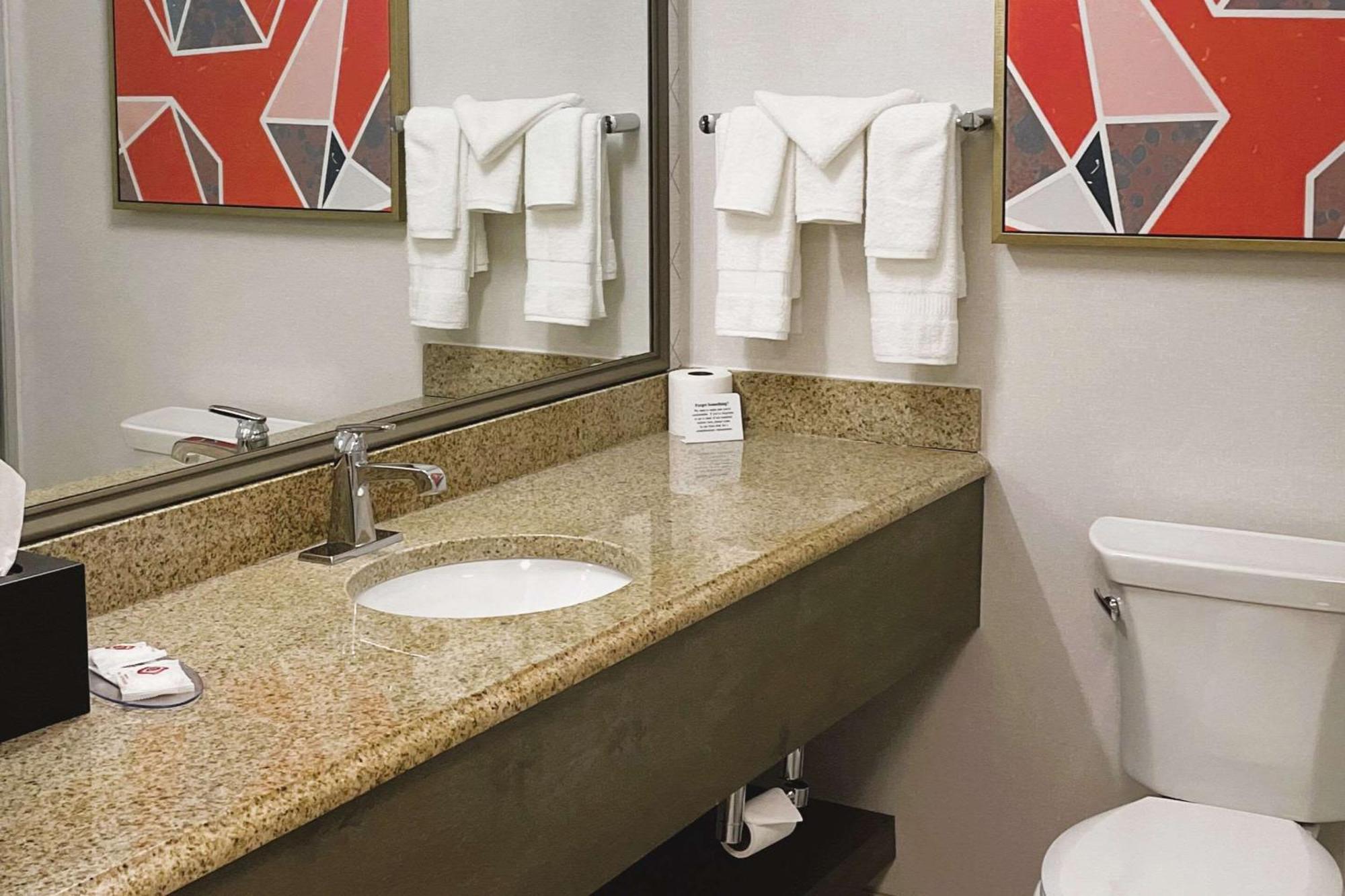 Comfort Inn & Suites Nw Milwaukee Germantown Ngoại thất bức ảnh