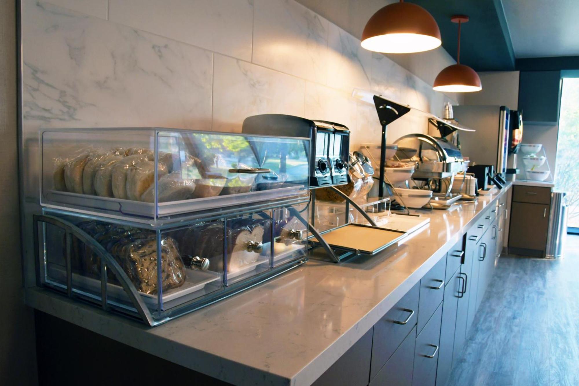 Comfort Inn & Suites Nw Milwaukee Germantown Ngoại thất bức ảnh
